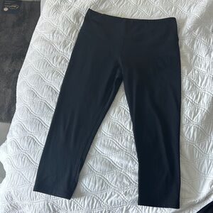 Scorpio Soul Black Cropped Leggings